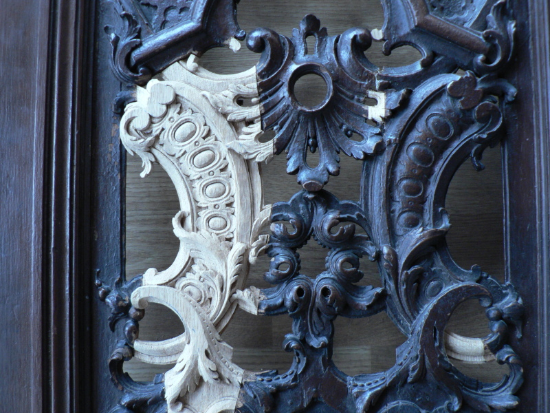 Restitution d’éléments sculptés sur porte confessional (Paris 1 Arr )